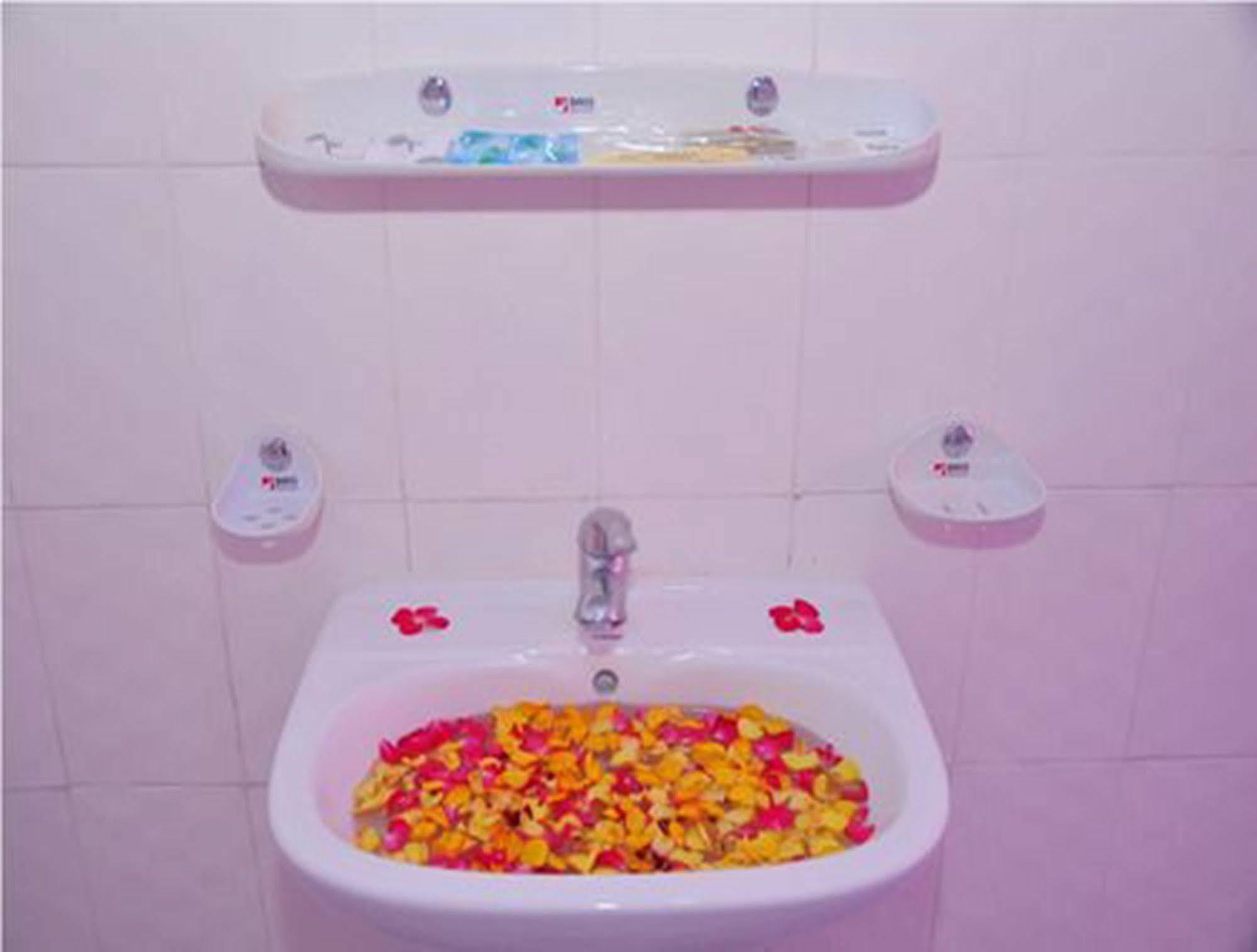 Royal Tulip Hotel مانديلاي المظهر الخارجي الصورة