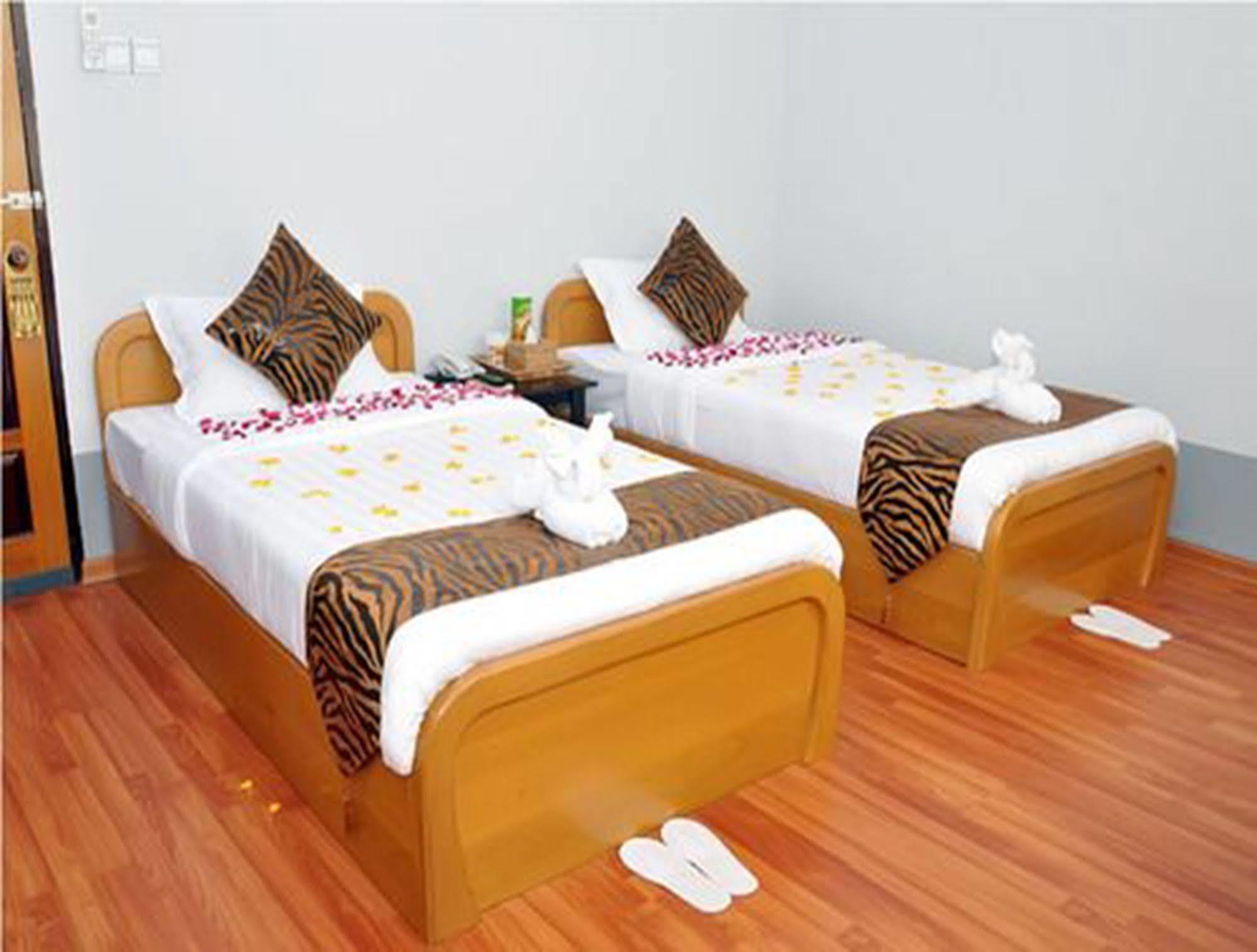 Royal Tulip Hotel مانديلاي المظهر الخارجي الصورة
