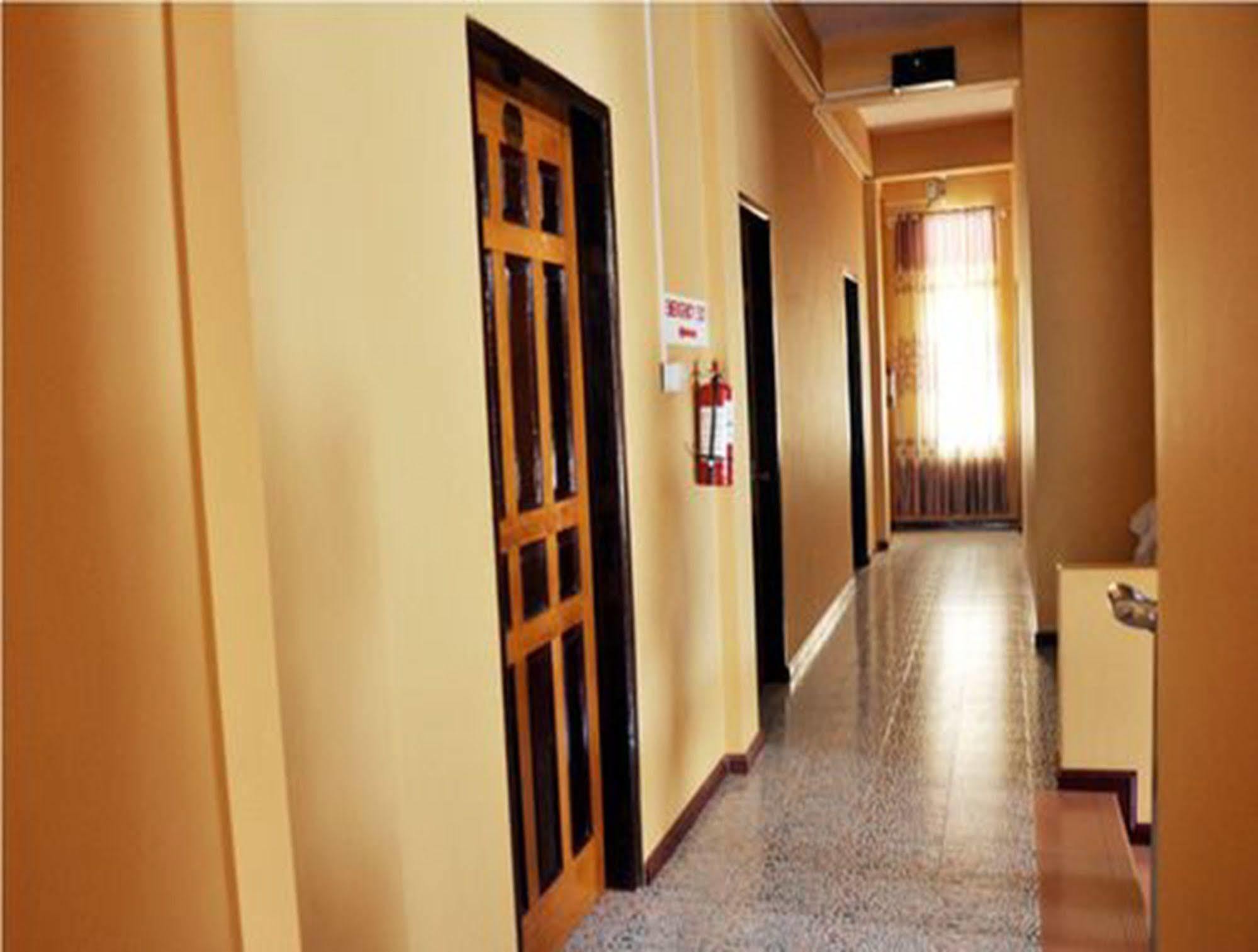 Royal Tulip Hotel مانديلاي المظهر الخارجي الصورة