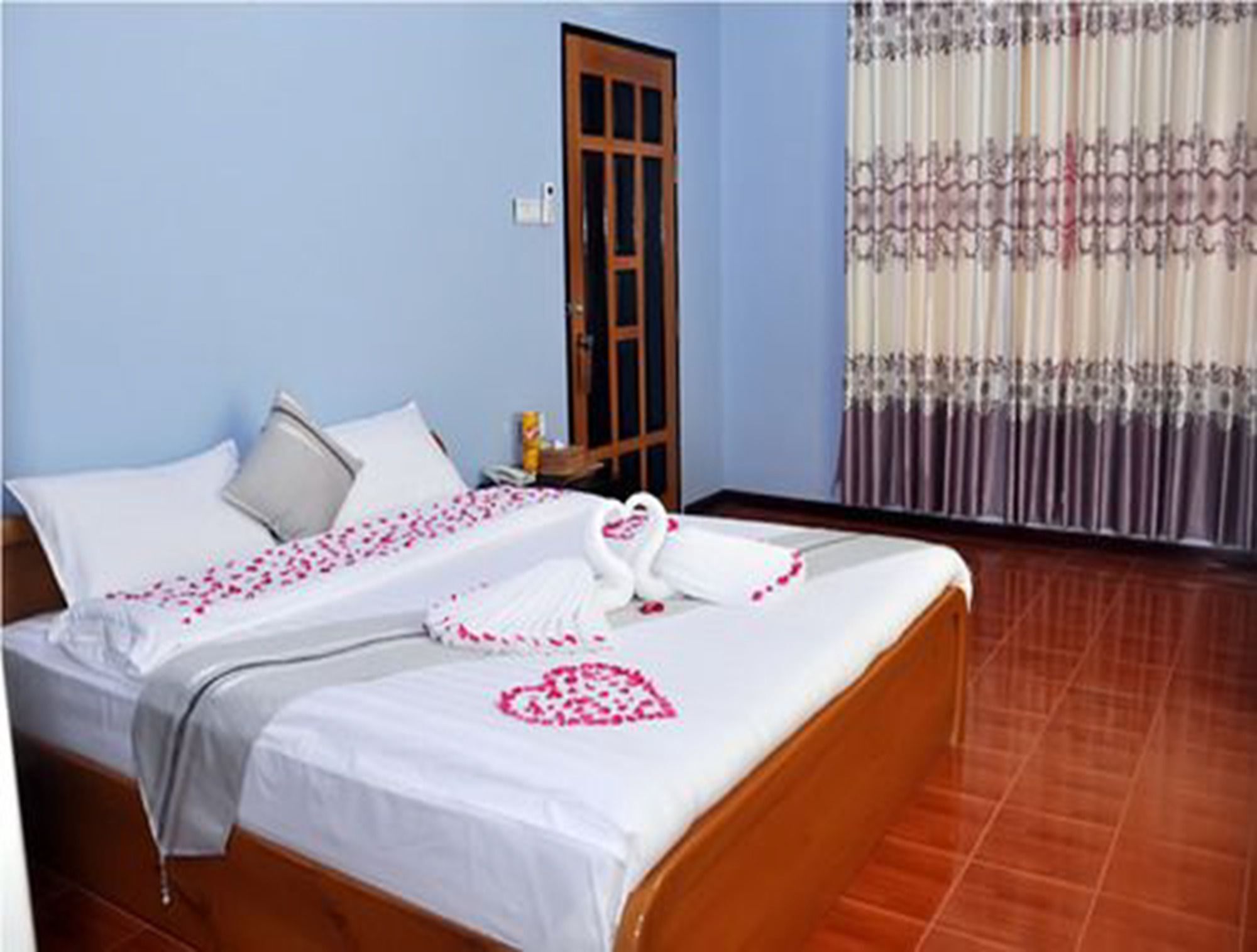 Royal Tulip Hotel مانديلاي المظهر الخارجي الصورة