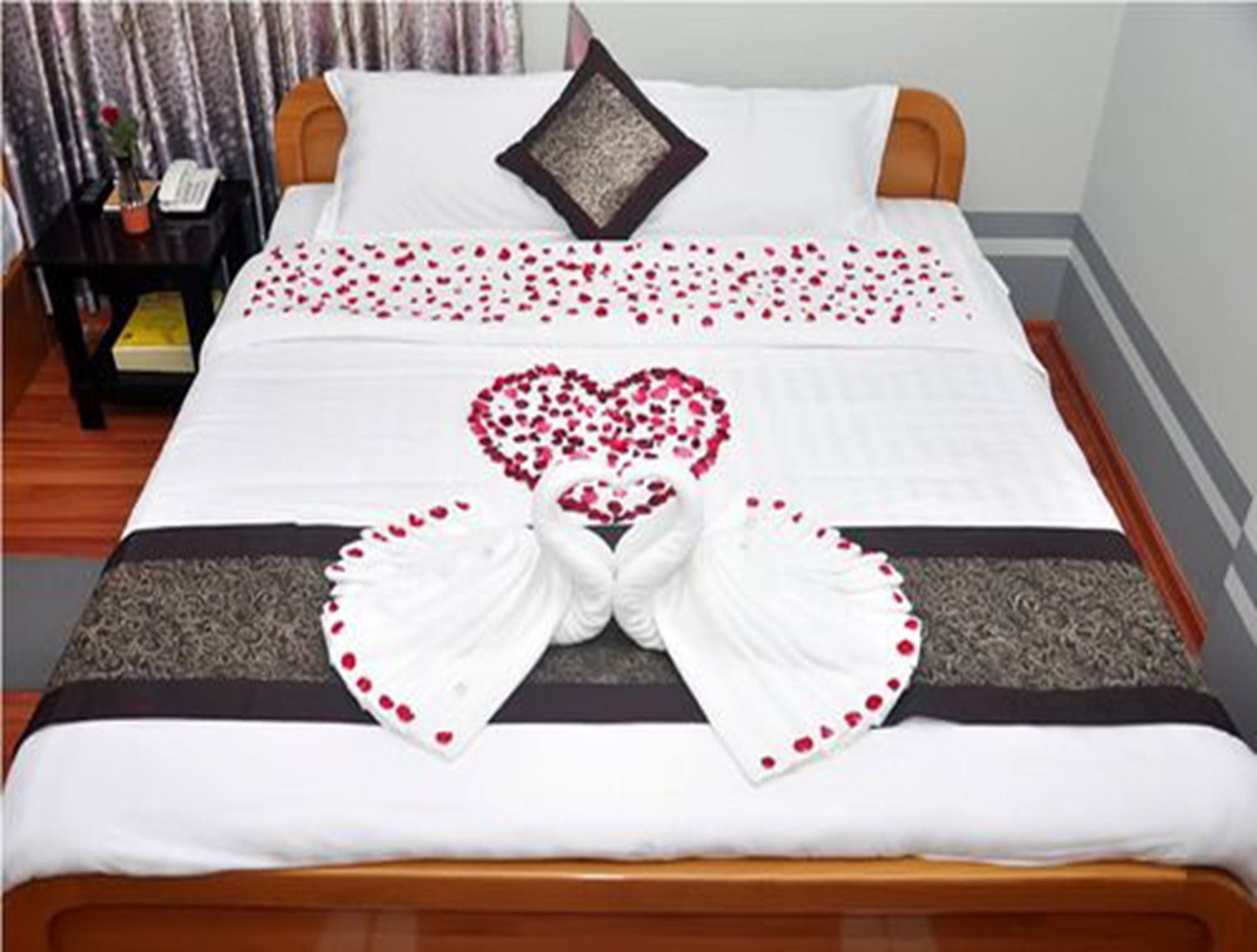 Royal Tulip Hotel مانديلاي المظهر الخارجي الصورة